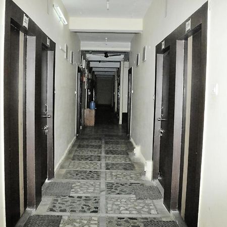 Hotel Lalit Palace Babina Buitenkant foto