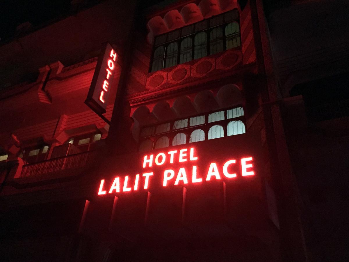 Hotel Lalit Palace Babina Buitenkant foto