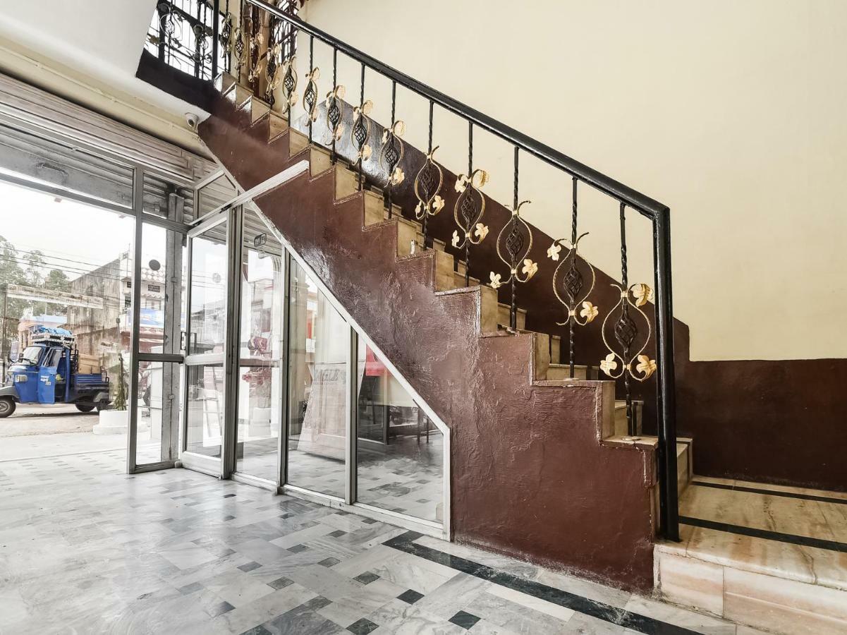 Hotel Lalit Palace Babina Buitenkant foto