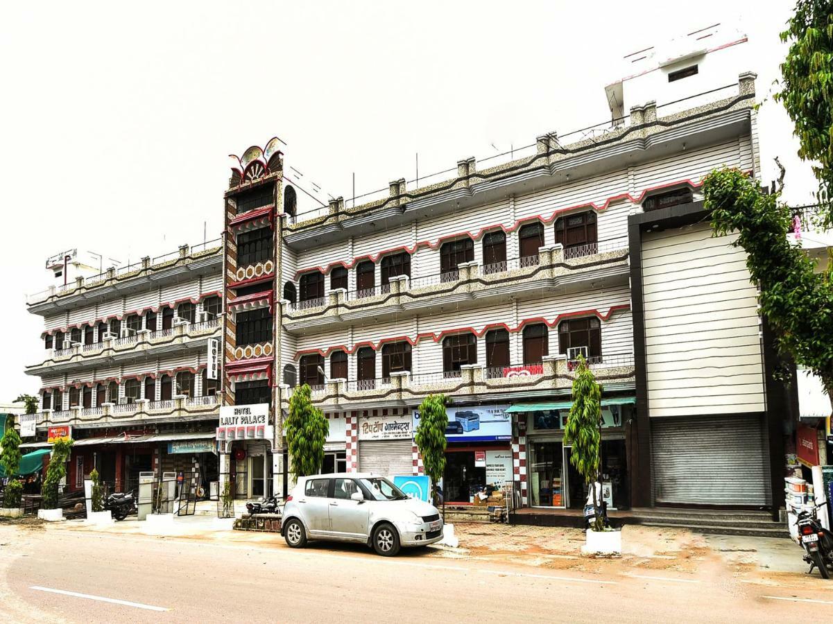 Hotel Lalit Palace Babina Buitenkant foto