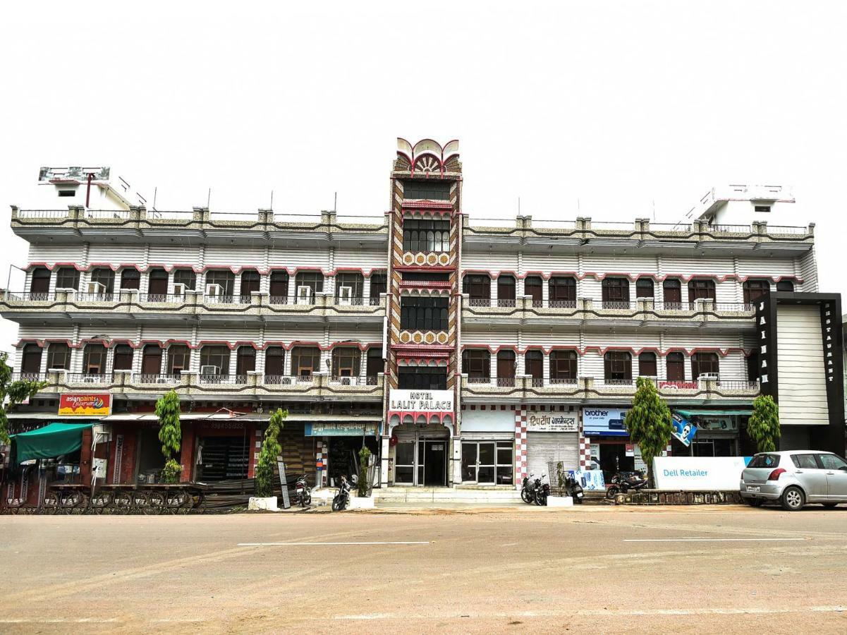 Hotel Lalit Palace Babina Buitenkant foto