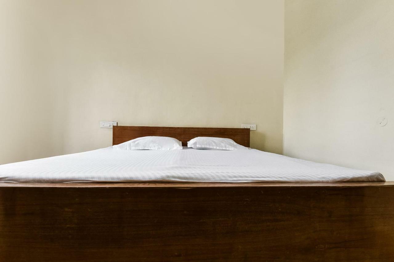 Hotel Lalit Palace Babina Buitenkant foto