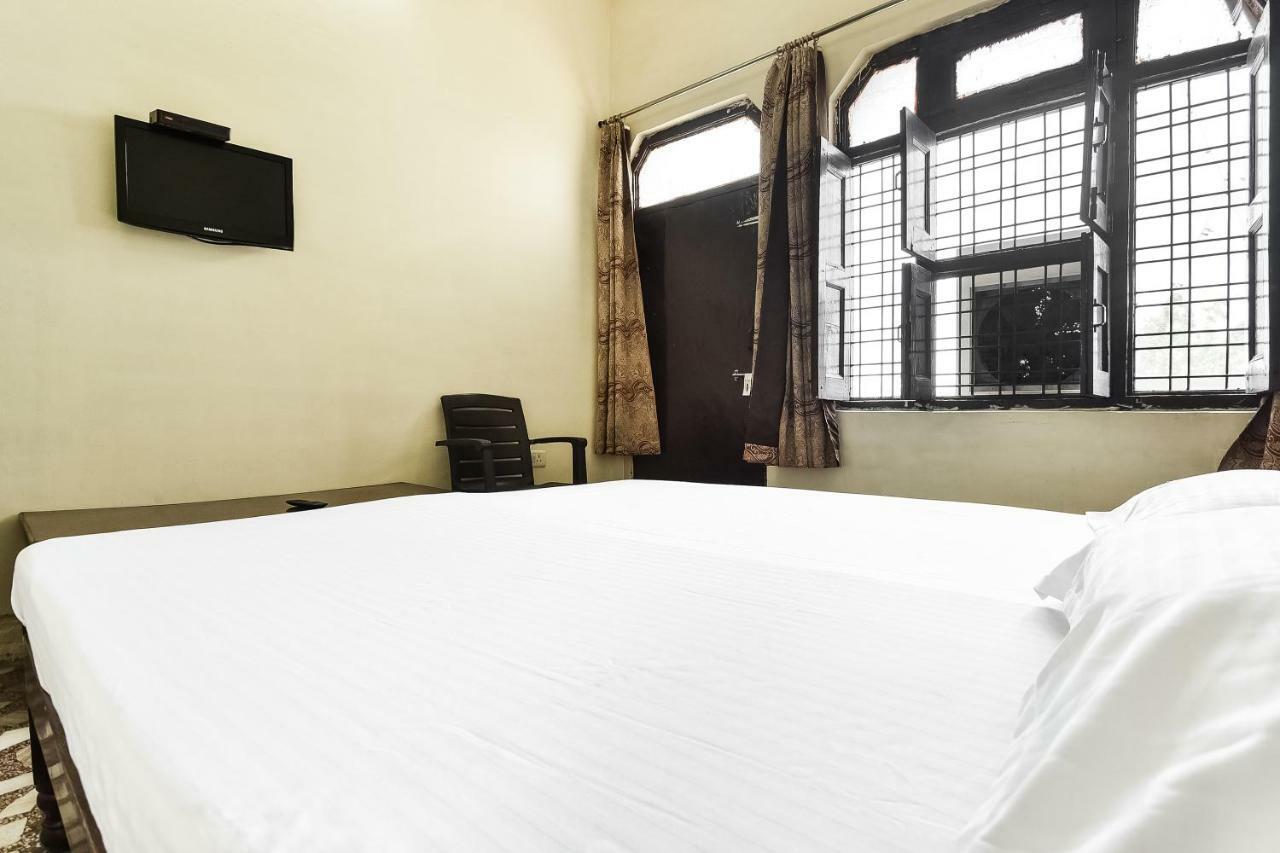 Hotel Lalit Palace Babina Buitenkant foto