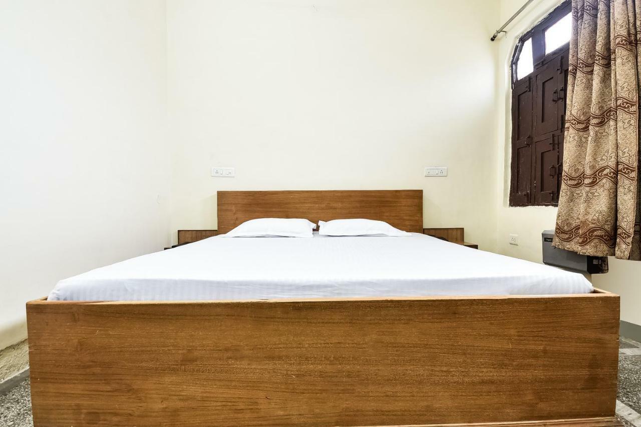 Hotel Lalit Palace Babina Buitenkant foto