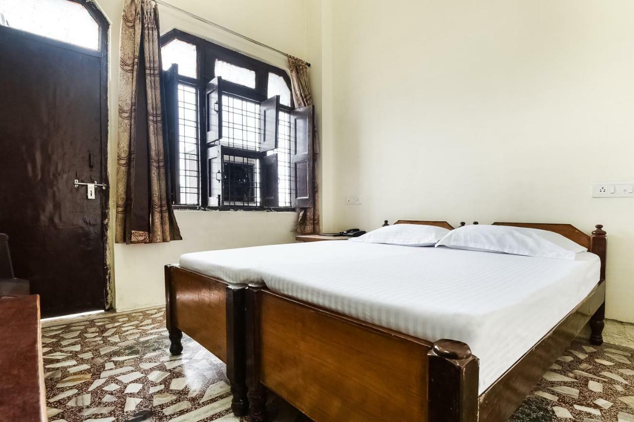 Hotel Lalit Palace Babina Buitenkant foto