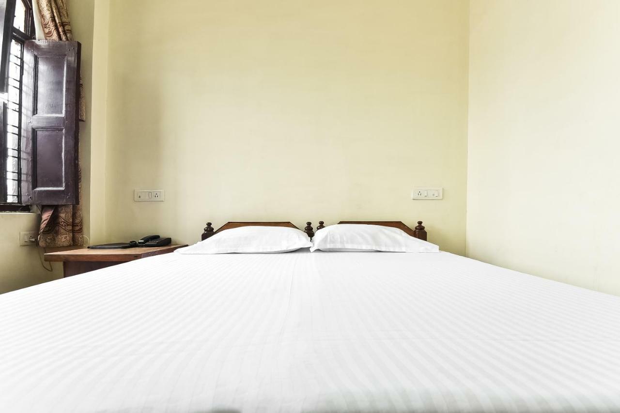 Hotel Lalit Palace Babina Buitenkant foto