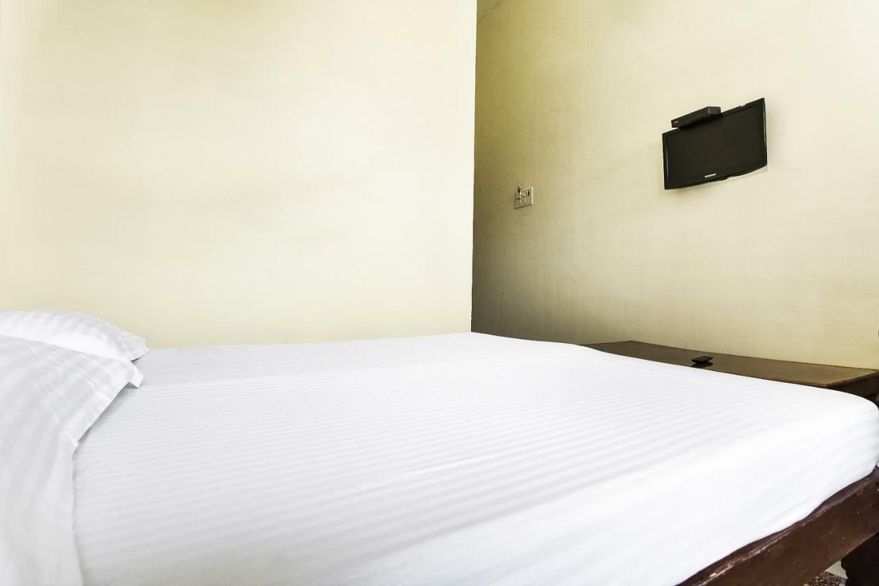 Hotel Lalit Palace Babina Buitenkant foto