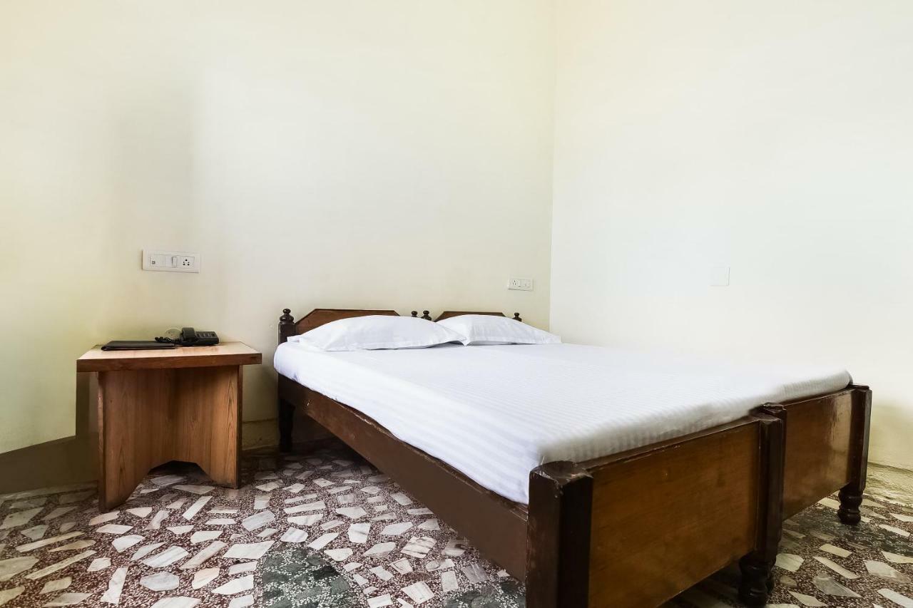 Hotel Lalit Palace Babina Buitenkant foto