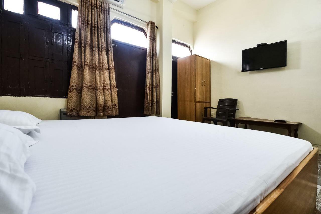 Hotel Lalit Palace Babina Buitenkant foto