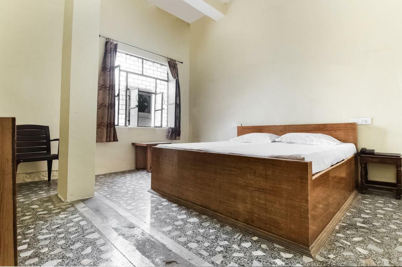Hotel Lalit Palace Babina Buitenkant foto