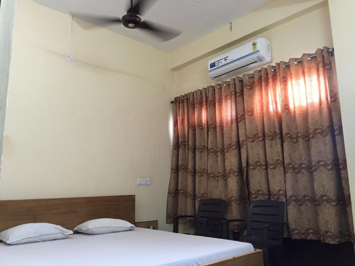 Hotel Lalit Palace Babina Buitenkant foto
