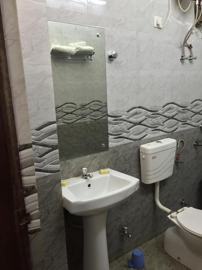 Hotel Lalit Palace Babina Buitenkant foto