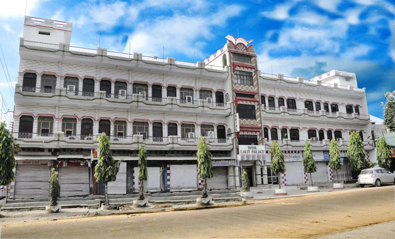 Hotel Lalit Palace Babina Buitenkant foto